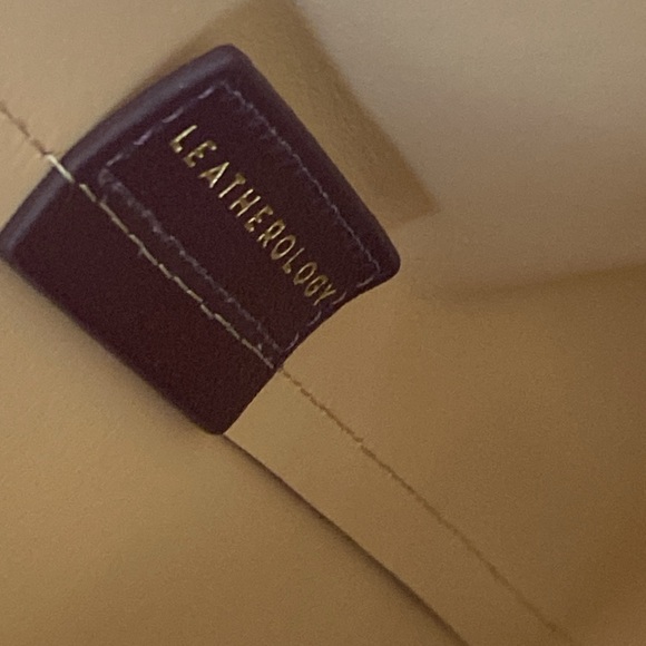 Leatherology Belmont Structured Tote with Zip Wallet/Wristlet NWOT - Picture 3 of 13